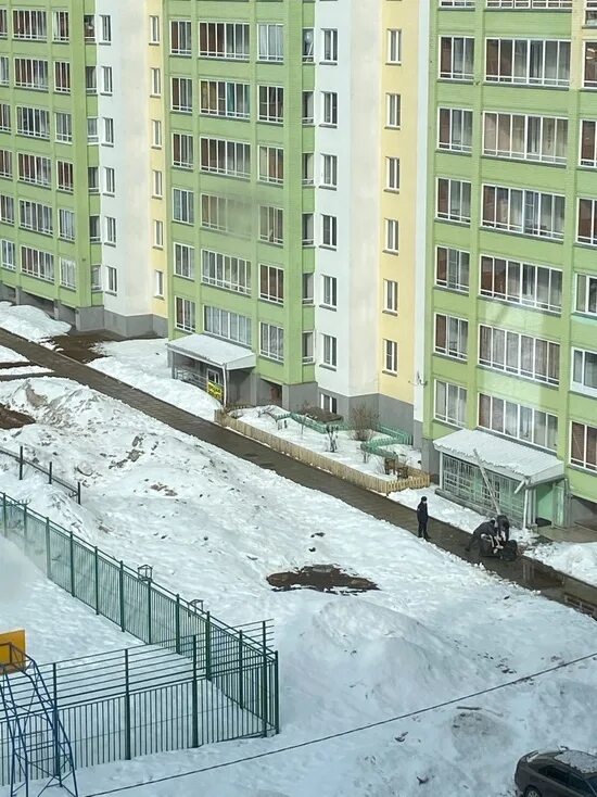 Киров выпали из окна. Улица с 9 этажа. Вологда выпала из окна женщина 2022. Киров выпали из окна. Выпала из окна многоэтажки.