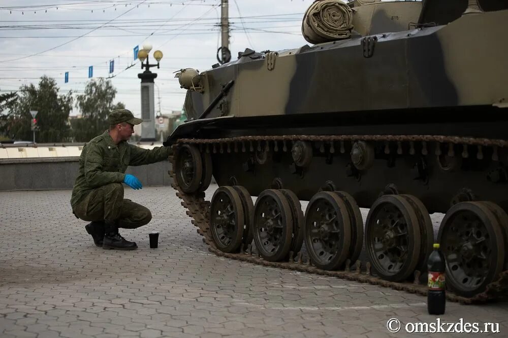 Купить танк в омске. Омский танковый завод. Танки в Омске. Омск танковый центр. Омский танковый афроамериканцы.