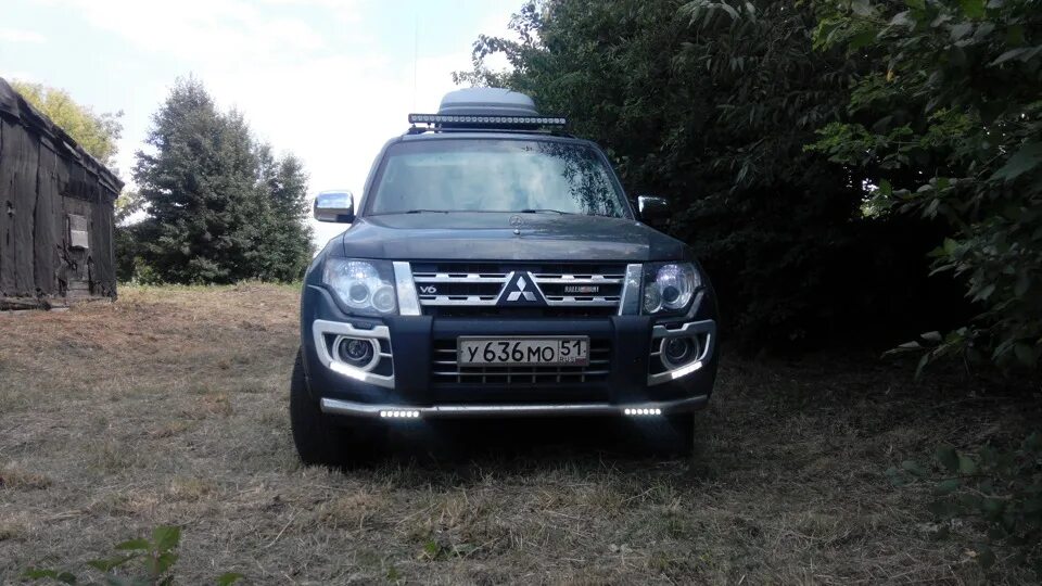 дополнительный свет на паджеро 4. дополнительные фары на митсубиси паджеро 4. доп свет на паджеро 4. люстра на паджеро 4. митсубиси паджеро с прожекторами.
