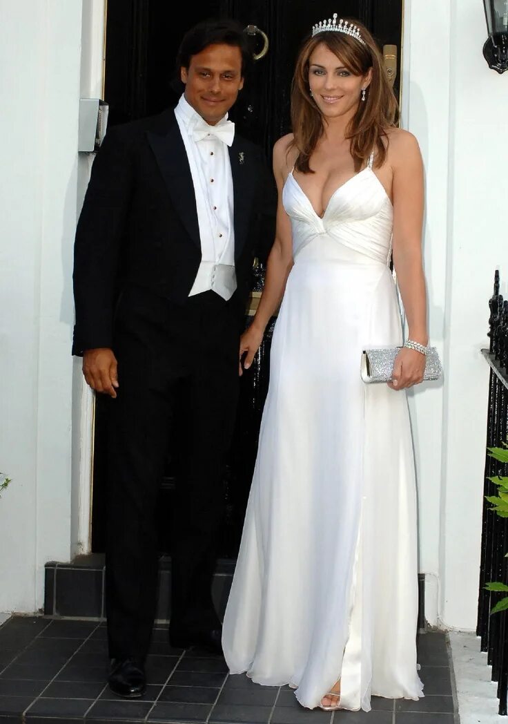 Арун найар и элизабет херли. Арун наяр и элизабет херли. Элизабет хёрли свадьба. Элизабет хёрли и арун найяр. Аруна найара.