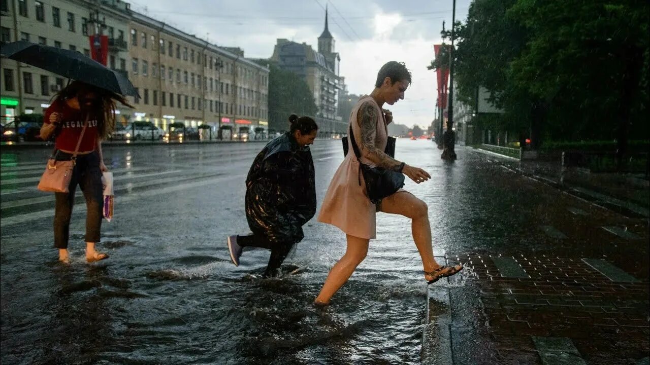 Дождь в Питере. Ливень. Ливень в СПБ. Время 14 июля