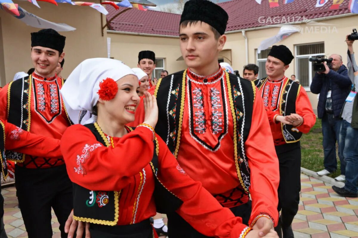 Народы Молдавии Гагауз. Народности Молдавии гагаузы. Нация Гагауз. Гагаузы и молдаване. Гагаузы происхождение что за нация