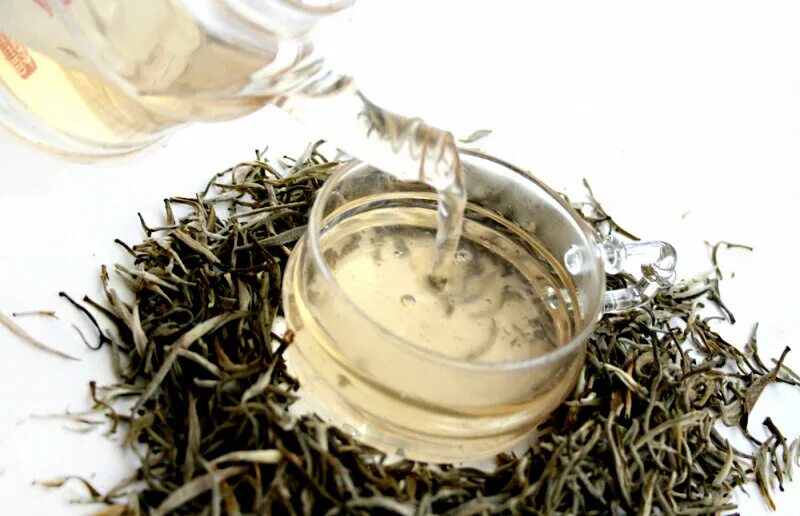 Белый чай white tea. Белый чай в китае. Чайный лист. Белый китайский чай бай му дань. Бай му дань (белый пион).