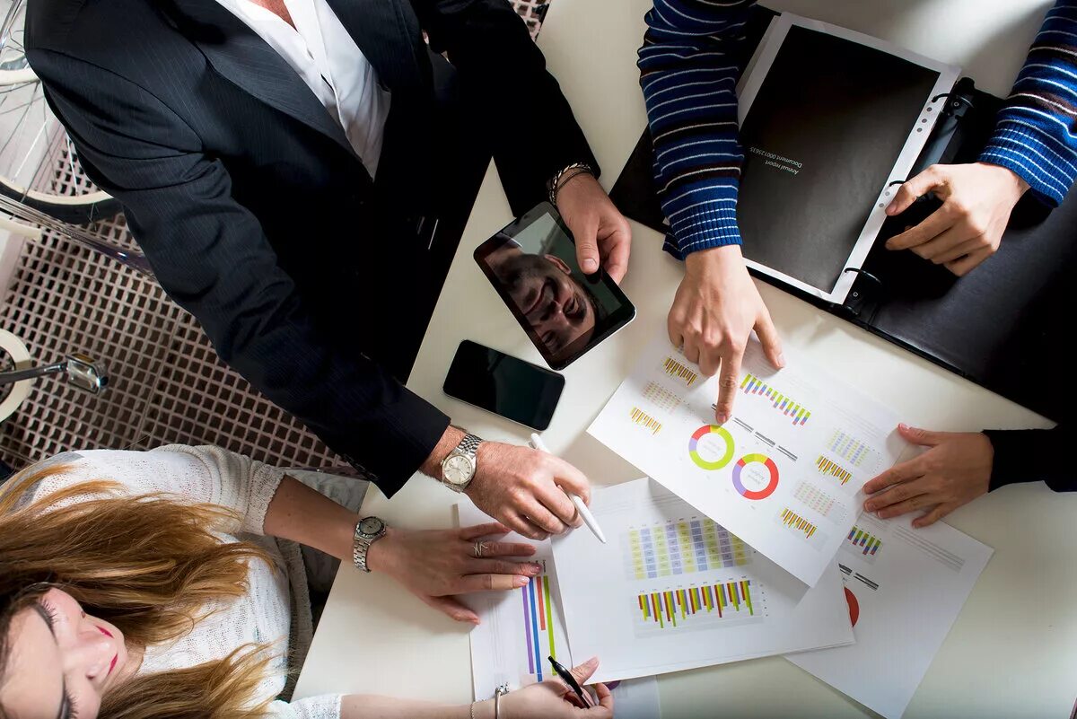 Инвестиции иллюстрация. Управляющие компании инвестиционных фондов. Фонд инвестиций бизнес. Финансы и экономика. Инвесторы фон.