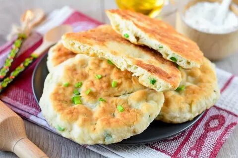 Слоеные лепешки с зеленым луком