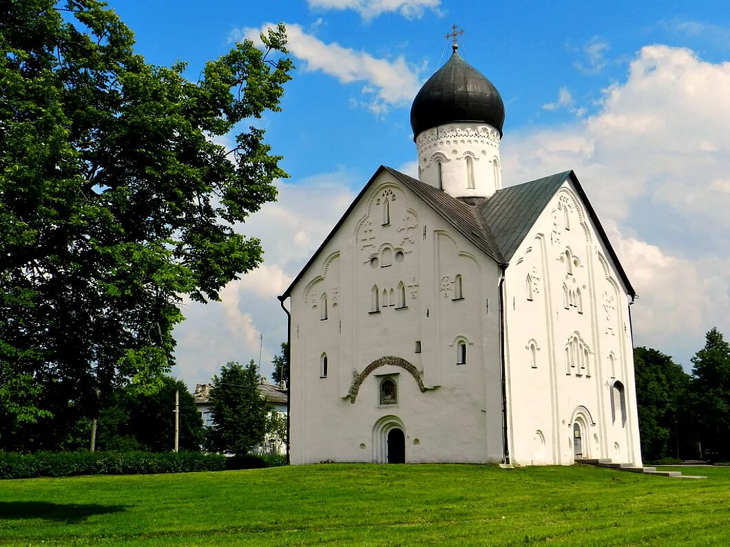 Храм спаса-преображения на городу ярославль. Церковь спаса преображения великий новгород. Спасский храм г. Фото церковь спаса. Каменный казанский собор ярославль.