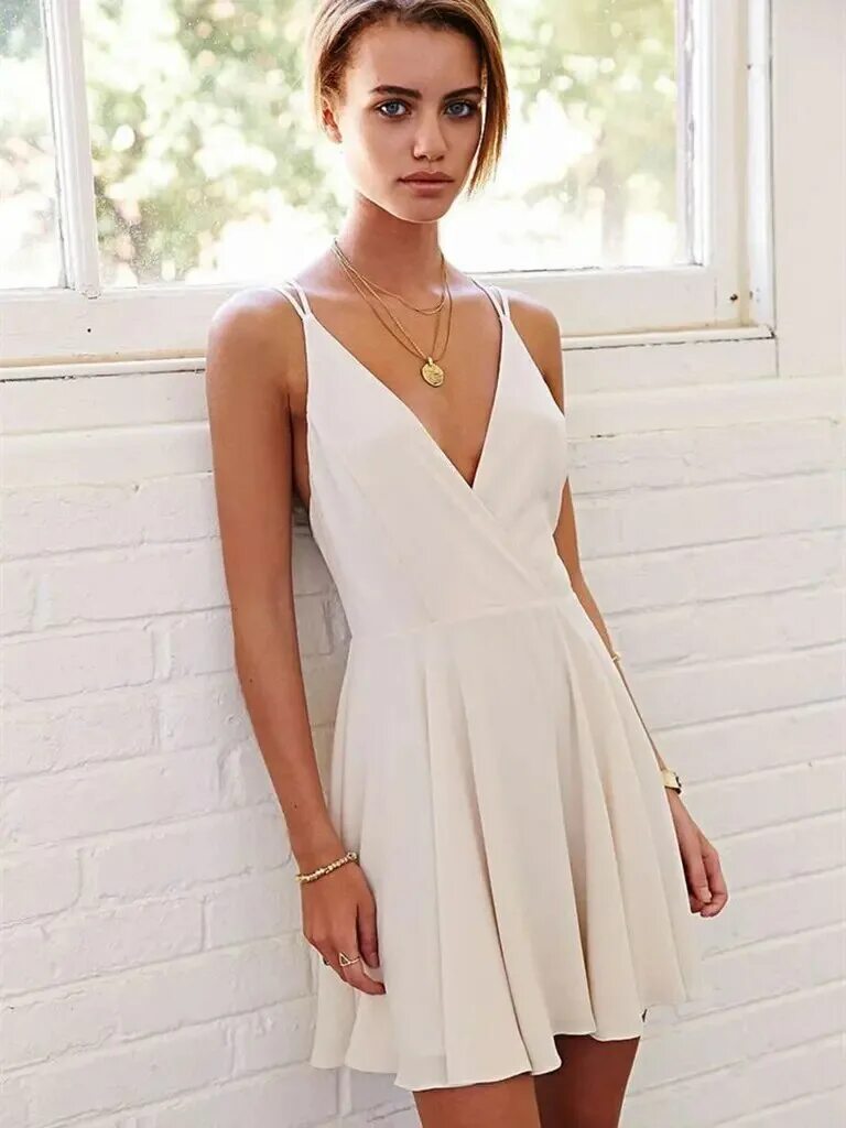 Легкие короткие платья. Джесси Саммерс Dress. Короткое платье. Белое короткое платье. Девушка в платье.