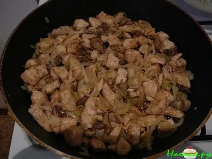 Куриная грудка с жареным луком
