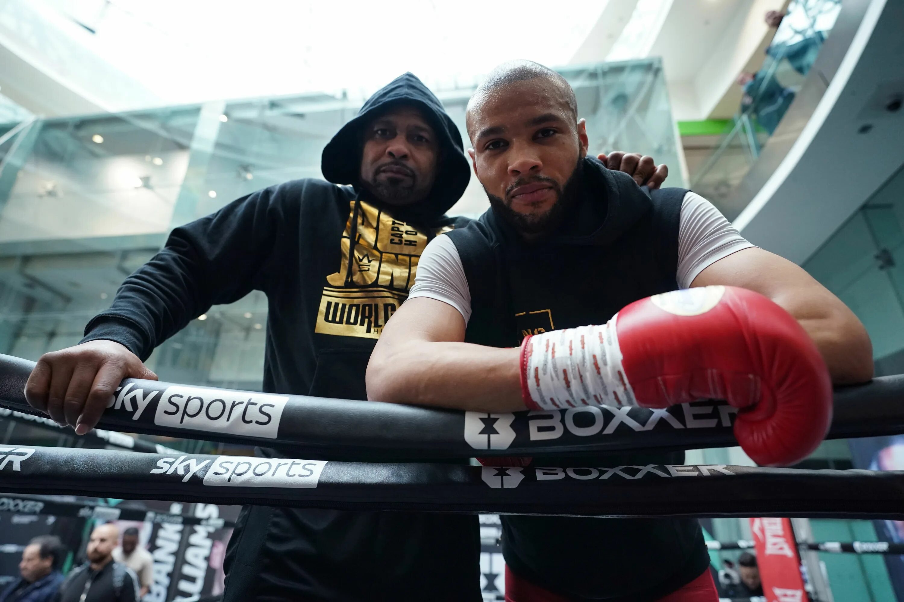 Roy jones can be. Roy Jones. Рой Джонс в Москве. Рой Джонс с поясами. Рой Джонс на красной площади.