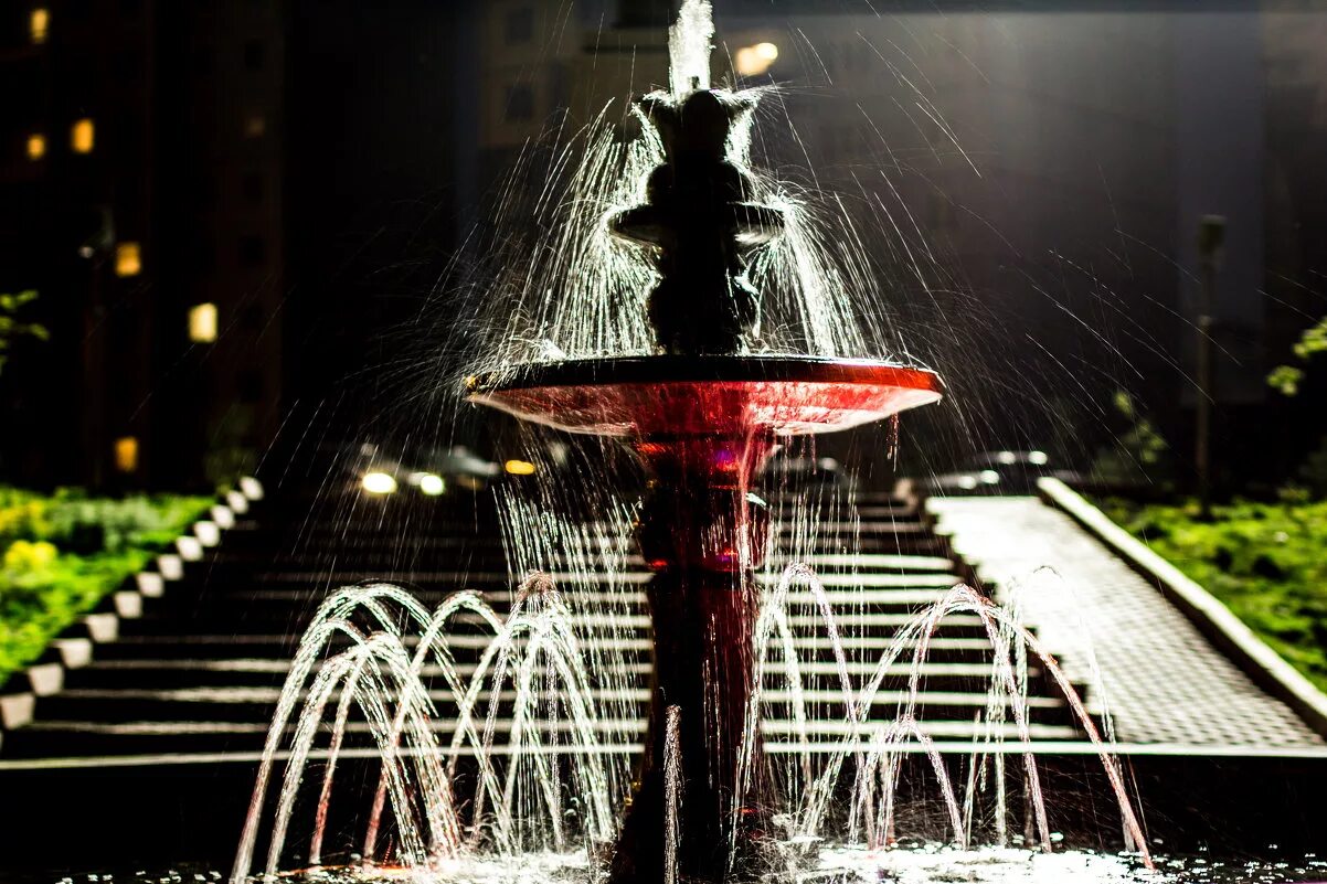 необычные фонтаны. парабола струя фонтана. подарить фонтан. фонтан валенсия. светомузыкальные фонтаны санкт-петербург площадь ленина.