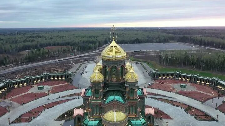 Храм память победы. Храм Воскресения Христова в парке Патриот. Храм в парке Патриот в Подмосковье. Парк Патриот в Подмосковье храм Вооруженных сил. Кубинка парк Патриот храм.