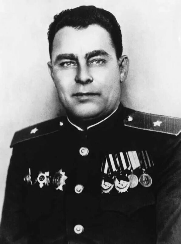 Брежнев 1945. Брежнев 1945. Брежнев 1945. Брежнев на параде победы 1945. Брежнев 1945.