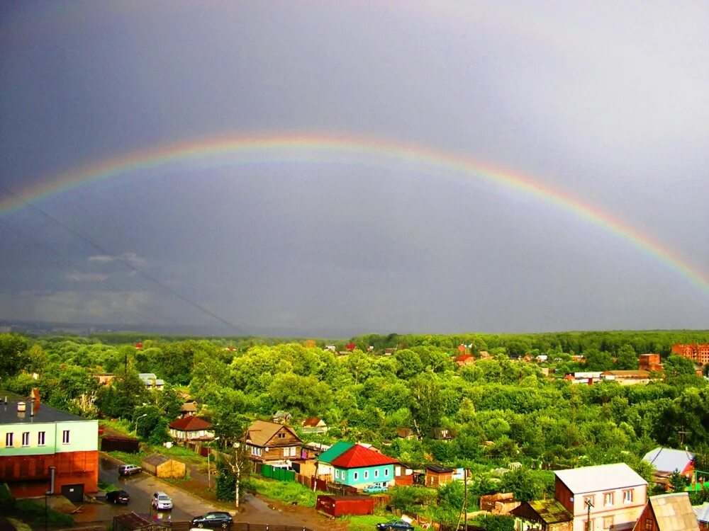 После дождя какая радуга. Радуга после дождя. Пейзаж с радугой. Радуга в небе. Красивая Радуга после дождя.