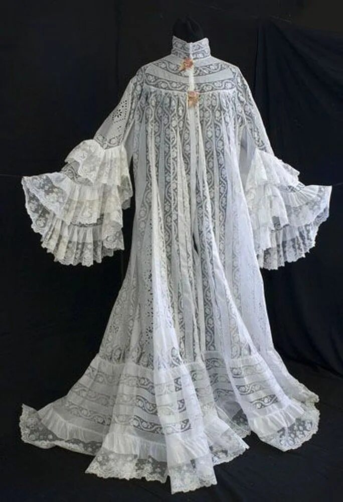 Капот платье. Платье шемиз 19 век. Ночное платье 19 век Эдвардианская. Пеньюар 19 века. Ночное платье в викторианском стиле.