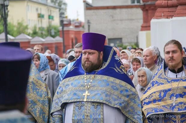 настоятель тихвинского храма