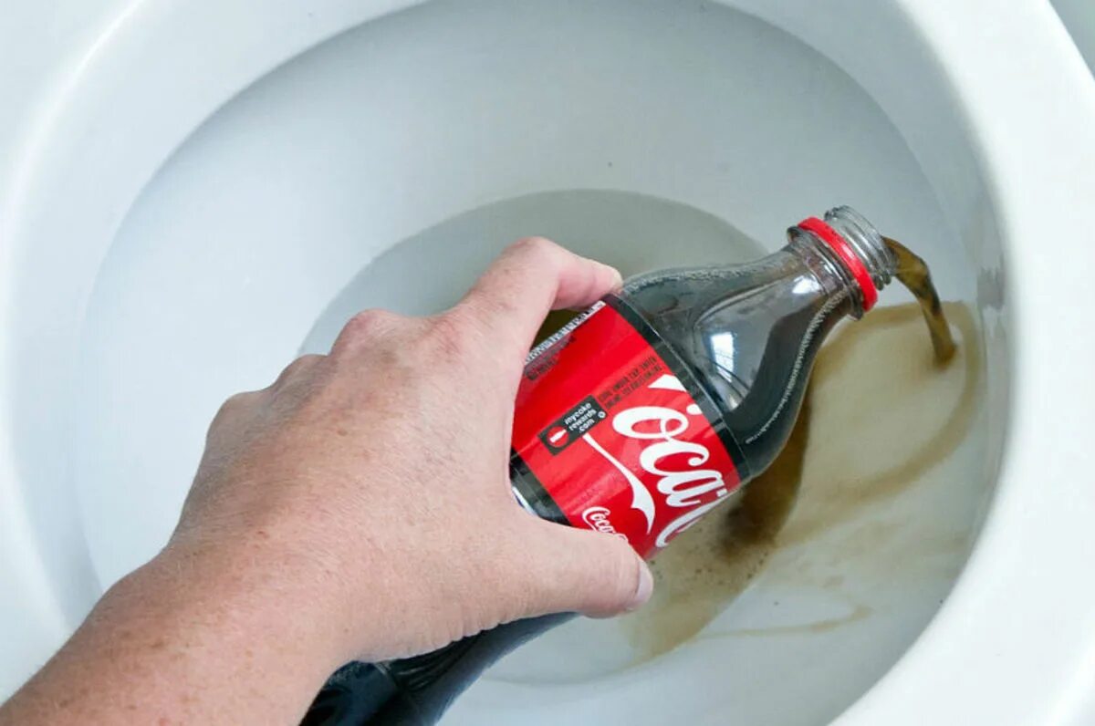 Чистка раковины содой. Чистка раковины содой. Сода и уксус для прочистки труб. Сода от засора раковины. Засор в раковине на кухне.