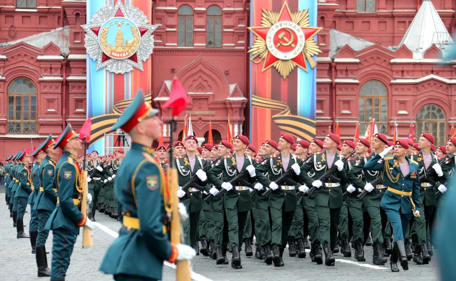 Спасская башня парад Победы. Парад Победы на красной площади в Москве. День Победы красная площадь. Кремль парад 9 мая.