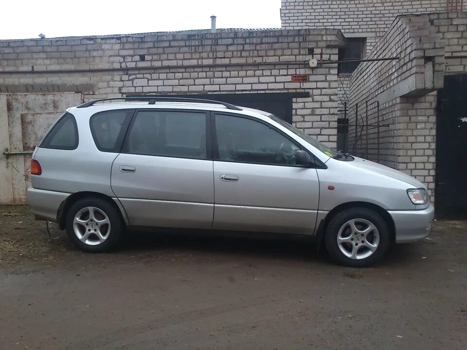 Тойота пикник в санкт петербурге. Тойота пикник 2. 2. Toyota picnic 2000. Toyota picnic 2003.
