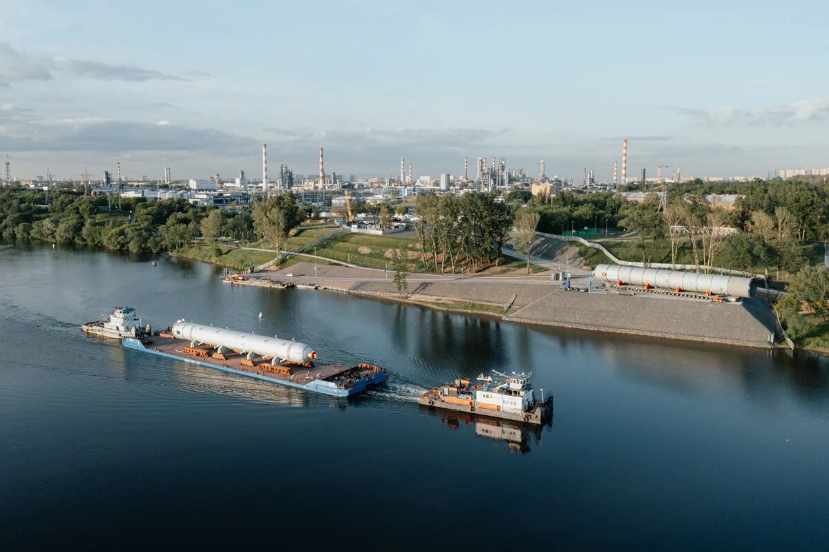 Причал зоне. Причал в капотне. причал капотня москва. капотня завод мнпз.