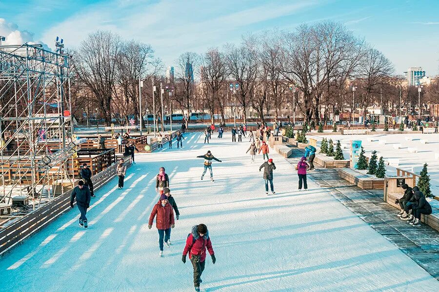 Каток парк 1 мая нижний. Парк культуры каток. Каток в парке Горького Москва. Парк им Горького Москва каток. Парк культуры Москва каток.