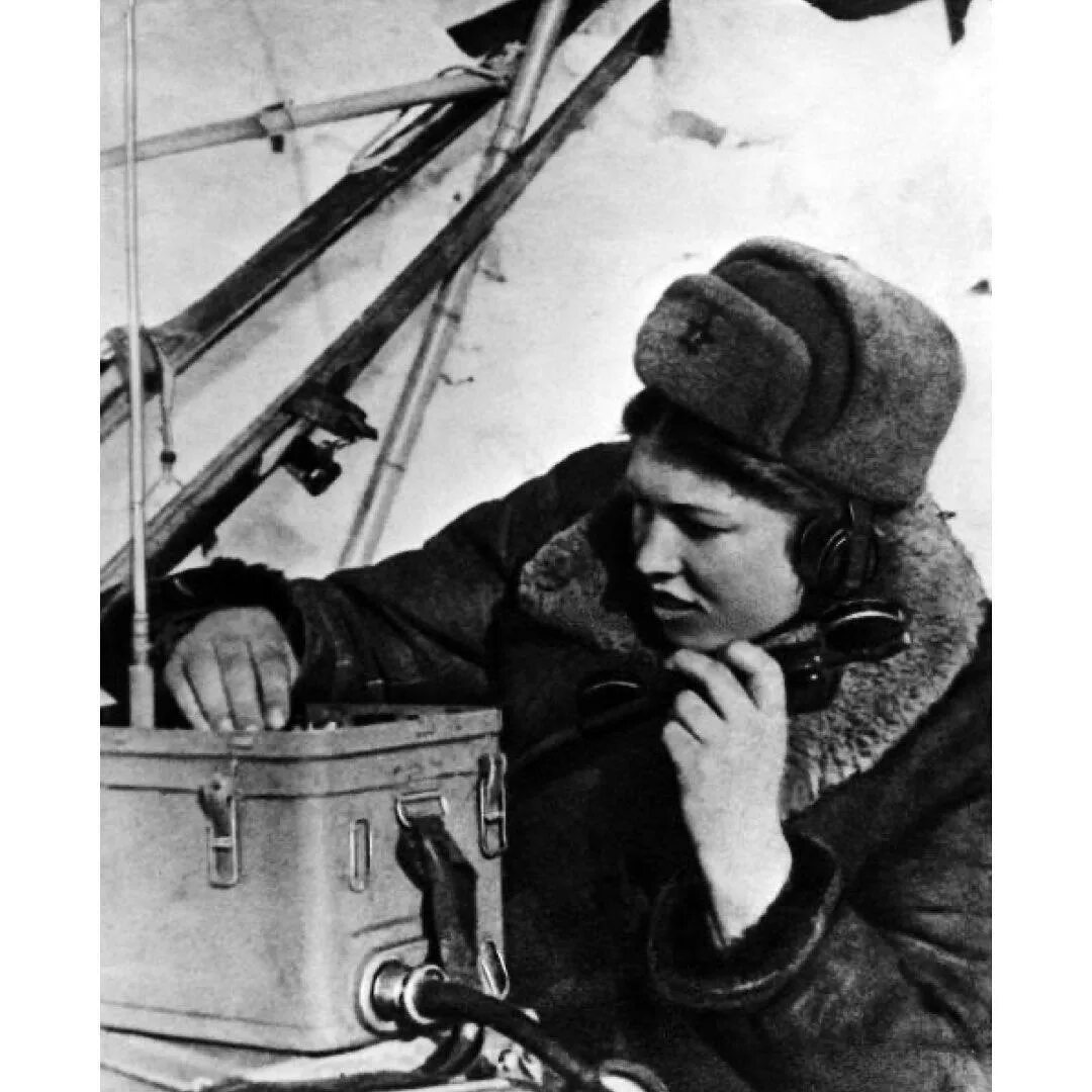 связистка вов. радистки радиостанции вов. женщины связистки на войне 1941-1945. телефонисты в годы великой отечественной войны 1941-1945. радистка щевелева.