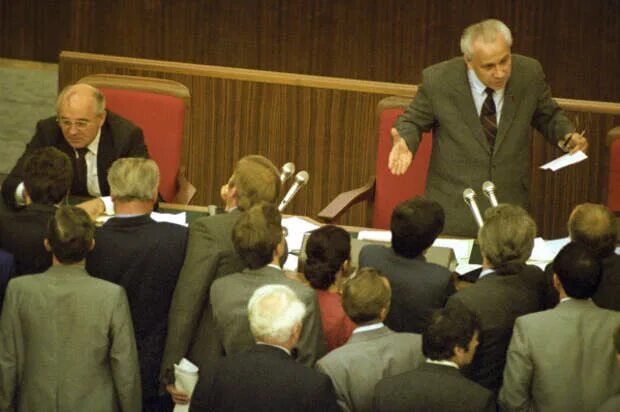 Решения съездов народных депутатов. Съезд народных депутатов 1989. съезд депутатов ссср. первый съезд депутатов ссср. ельцин на 1 съезде народных депутатов.