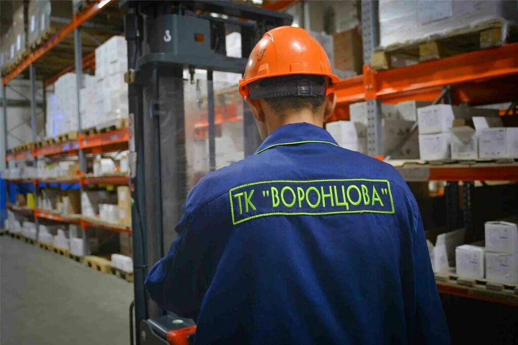 Логистический центр dhl. Логистические компании омск. Автопарк тк делко. Сантэнс фарм склад. Логистические компании омск.