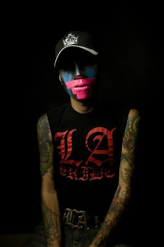 Дьюс Холливуд андед. Deuce Hollywood Undead. Deuce музыкант маска. Дьюс из Голливуд андед. Deuce перевод