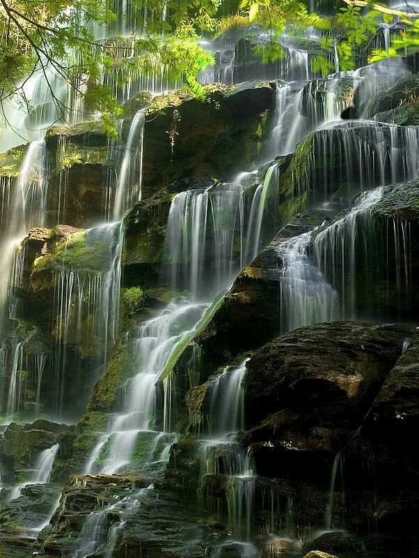 Красивые водопады. Живые водопады. Живая природа водопады. Водопады мерцающие.