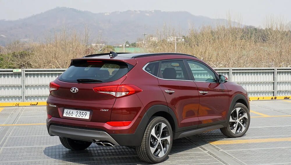 Hyundai tucson crimson red. Hyundai tucson вишневый. Ruby wine. Хендай туссан 2022 красный. Ruby wine.