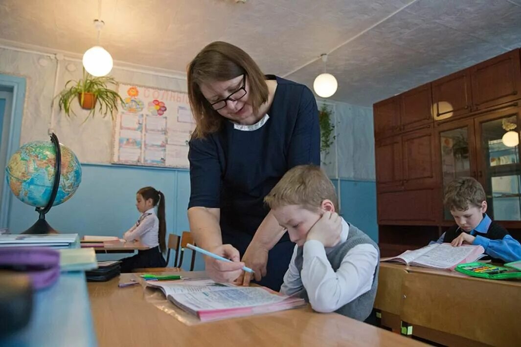 В каникулы учителя работают