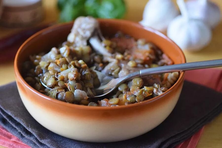 чечевица с курицей. чечевица с сыром. чечевица. каша из красной чечевицы. салат из чечевицы с морковью.