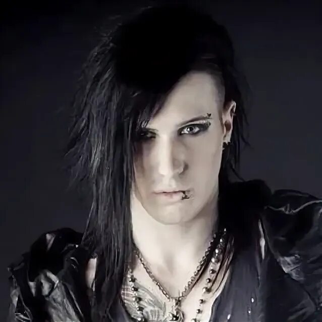 Красивый парень гот. Готическая одежда. Ник готов. Готов гифка. Готы субкультура парни.