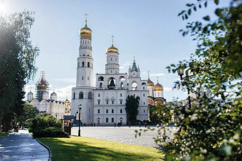 В каком городе была ивановская площадь. Москва ивановская площадь московский кремль. ивановская соборная площадь. ивановская площадь московского кремля фото. итальянские архитекторы московского кремля.