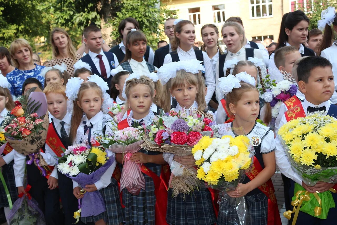 Подмосковье учебный год. Директор школы 5 мытищи. 31 школа химки. Учительница младших классов. Последний учебный день 23 мая.