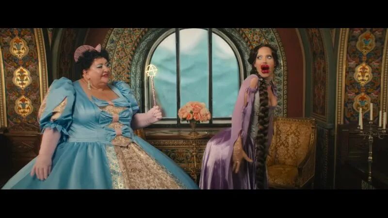 Группа little big эврибади. Группа little big. Little big everybody поющий козел. Little big everybody кадры. Литл биг эврибади.