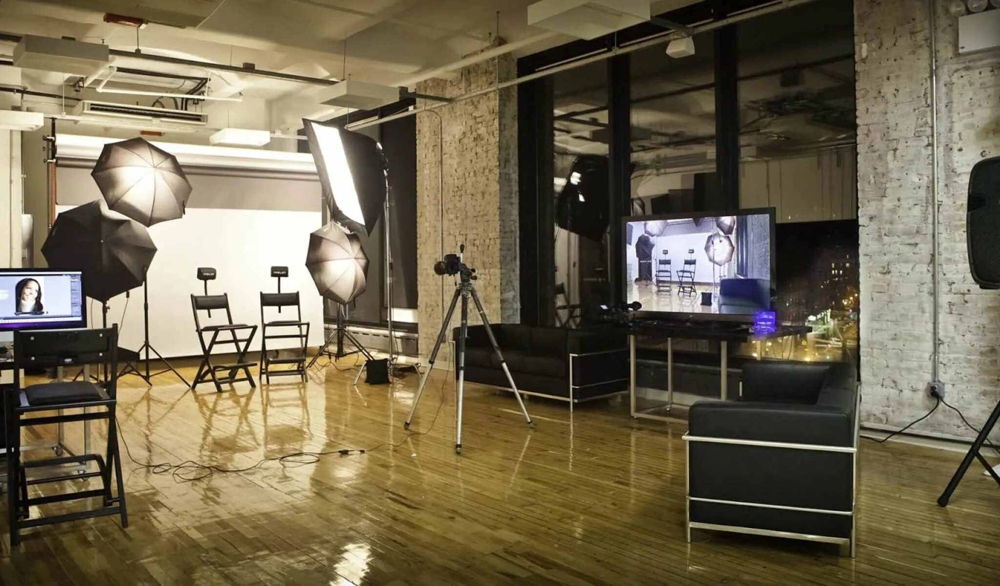 Домашняя студия звукозаписи. Оборудование для фотостудии. Съемочная студия. Behringer home studio. Студийный фон.