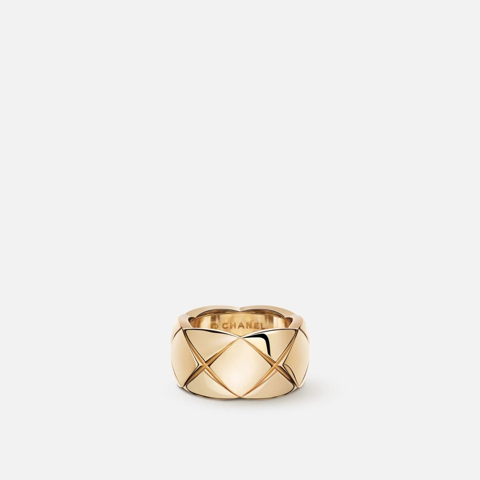 Кольцо chanel coco crush. Coco crush кольцо. Chanel ring coco crush. Coco crush кольцо. Кольцо шанель коко краш.