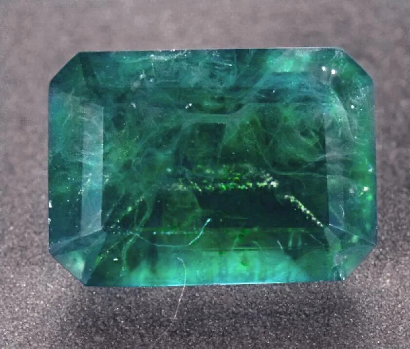 Ideal 46042 изумруд. Изумруд кп камень. Изумрудный берилл что это. Изумруд берилл. Девонширский изумруд.