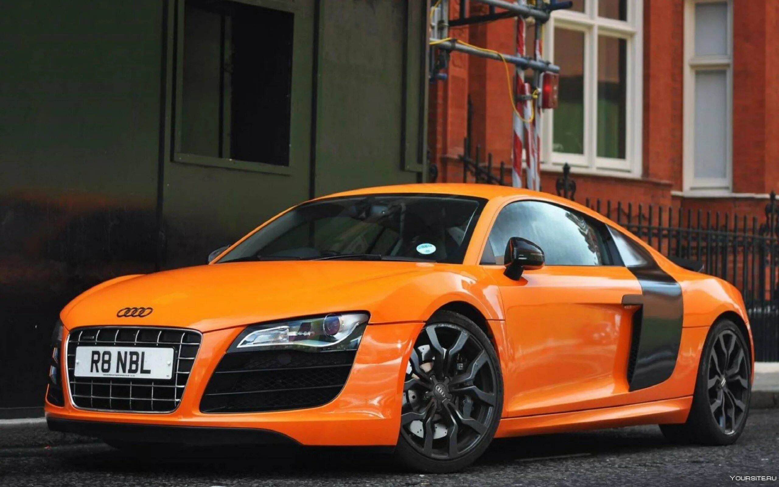Включи оранжевый автомобиль. Ауди р8 оранжевая. Ауди rs8. Ауди р8 оранжевая 2022. Audi r8 Sport.