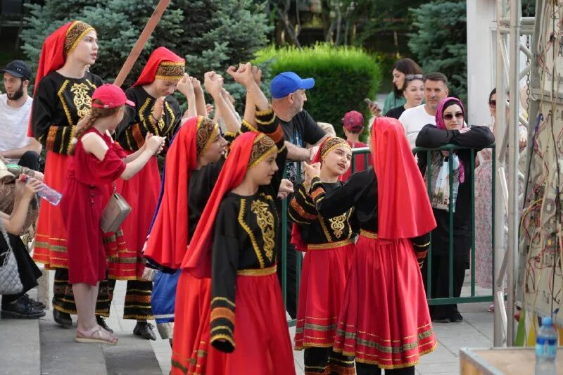 День г махачкала. День города махачкала 2020. День г махачкала. Парки махачкала родопский бульвар. День г махачкала.