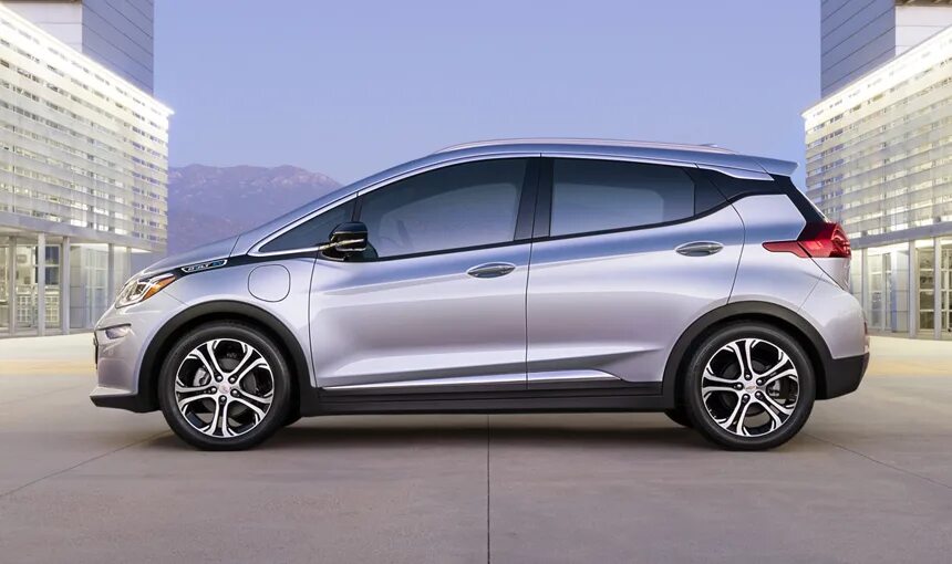 Chevrolet электромобиль Bolt. Chevrolet Bold. Шевроле болт машина. Chevrolet Bolt Hatchback/2017-2023.