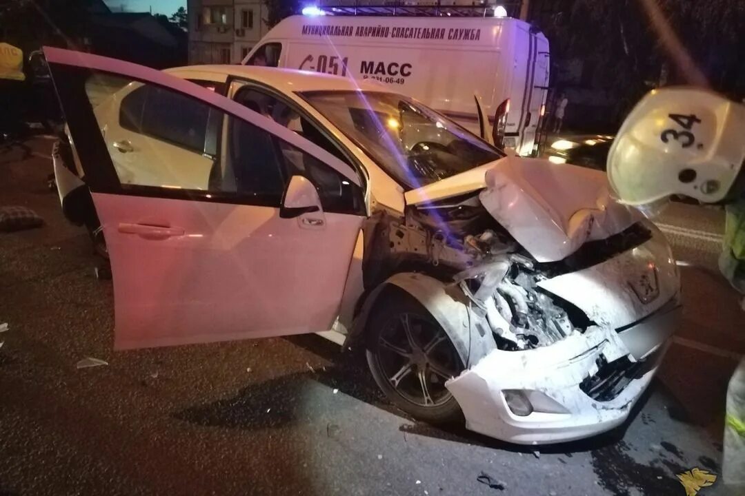 Mitsubishi libao дтп в новосибирске за 9. 2021 ваз. Дтп новосибирск дети. Дтп на обьгэсе новосибирск 26. 2021.