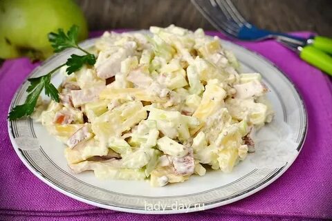 Салат курица с яблоком и сыром