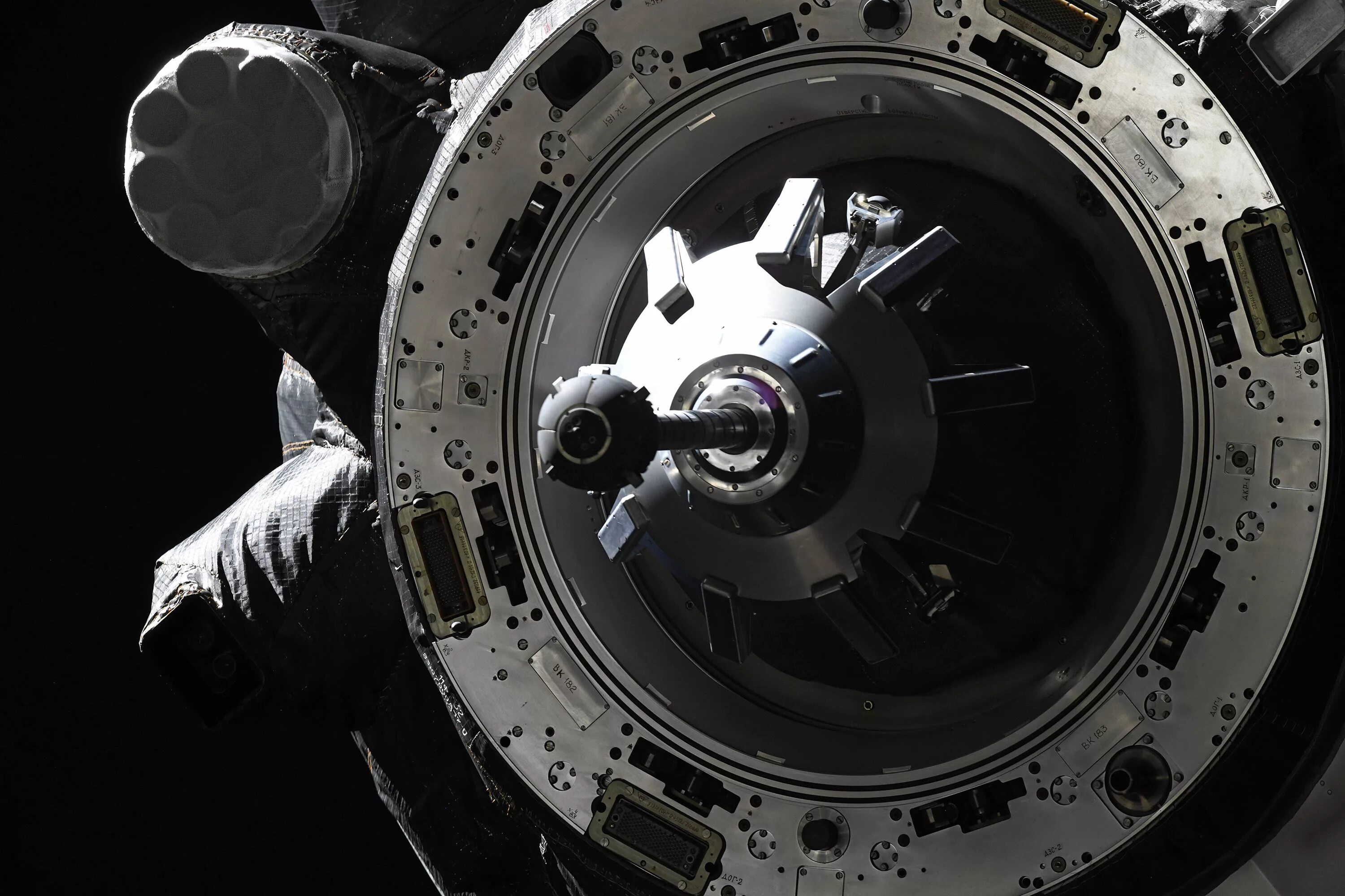 Стыковочный шлюз мкс. Орбитальная станция союз аполлон. Четвертичные соединения. Пирс (модуль мкс). Стыковка час.