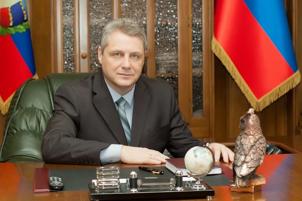 Луганский информационный центр. Луганский министр. Корнета министр лнр. Министр образования с луганска. Луганский информационный центр.