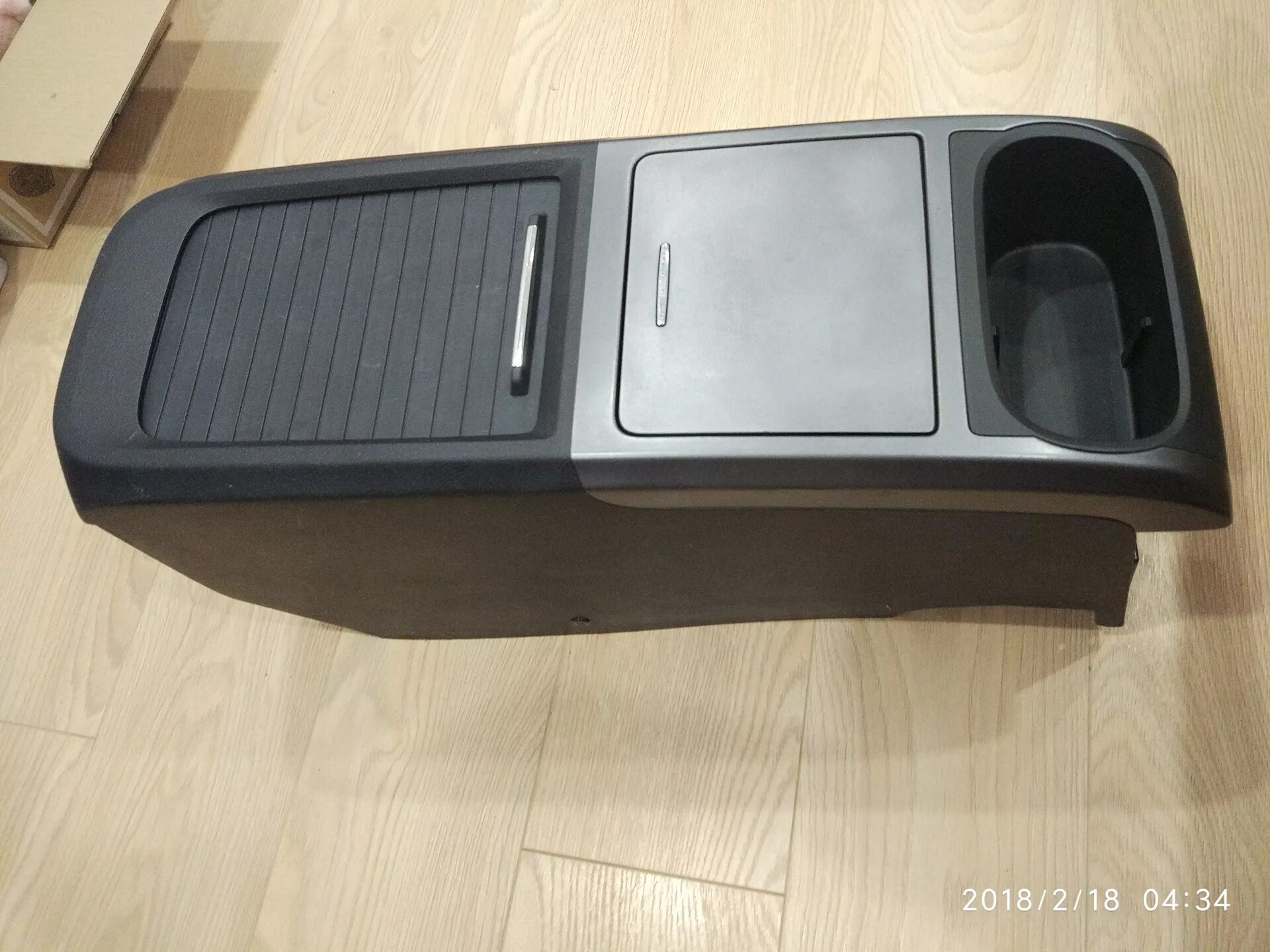 Подлокотник тойота приус 20. Консоль между сиденьями. Подлокотник vw t5 transporter. Подлокотник для тойота сиенна 2. Консоль между сиденьями.