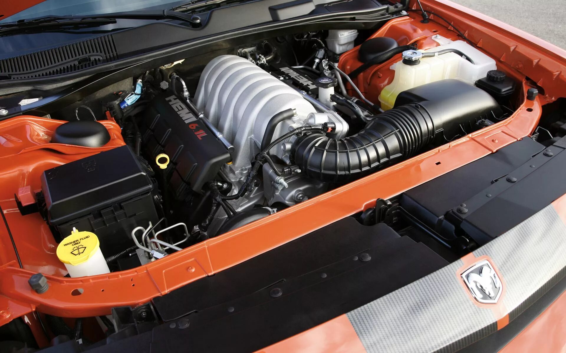 Dodge challenger 440 v8. двигатель челленджера. Dodge challenger 3. додж челленджер v8. мотор dodge challenger 1969.