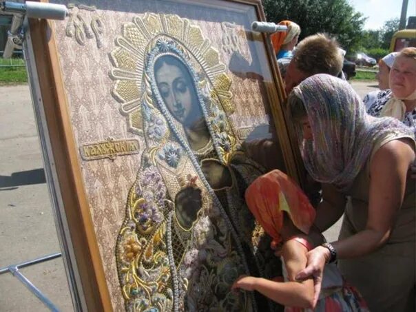 Калужская икона божией матери георгиевский храм. Калужская божья матерь в калуге. Калужская божья матерь в калуге. Калужская икона божией матери. Праздник чудотворной иконы божией матери калужской 31 июля.