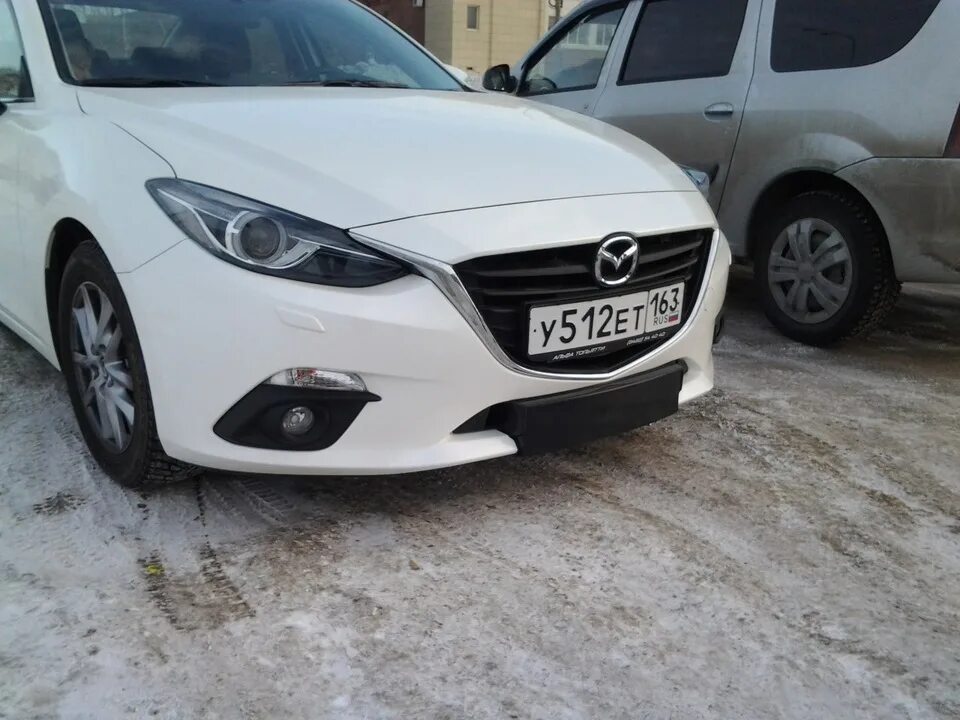 Подиум номера мазда. Mazda 3 BM дорестайлинг. Мазда 3 2014 года гос номер. Подиум номерного знака Мазда 3. Мазда 3 БМ дорестайлинг 2014.